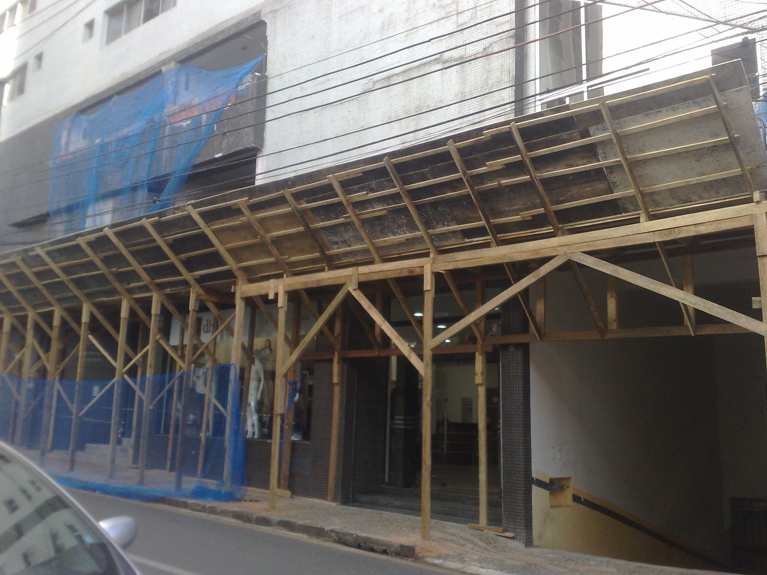 Reforma de fachada — edificação residencial central, Ponta Grossa/PR