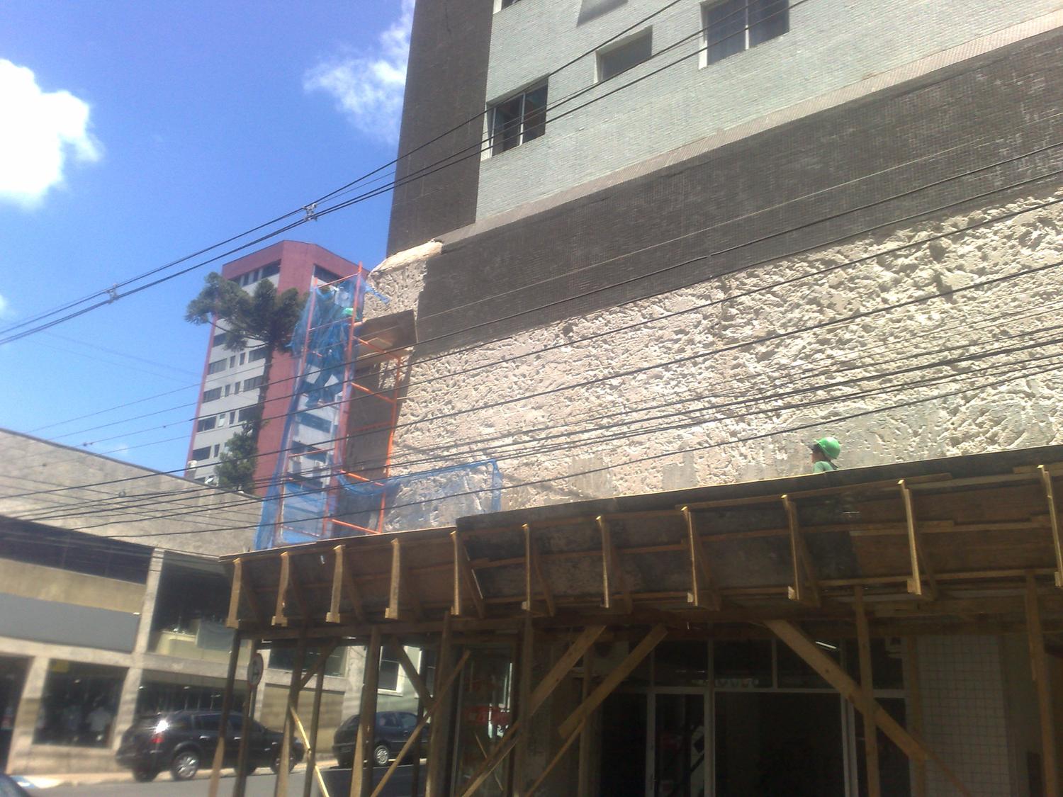 Reforma de fachada — edificação residencial central, Ponta Grossa/PR